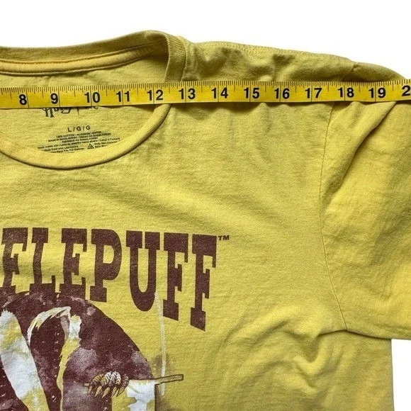 Harry Potter Hufflepuff Badger watercolor Graphic T-shirt Large FLAWED - Picture 3 of 9